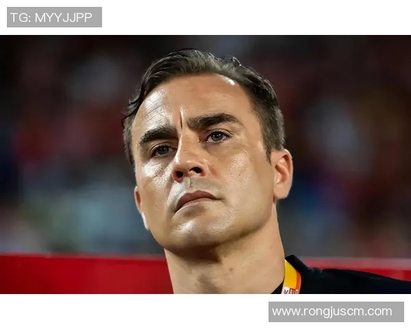 哪个足球明星在比赛中撩头发引发球迷热议和关注的瞬间